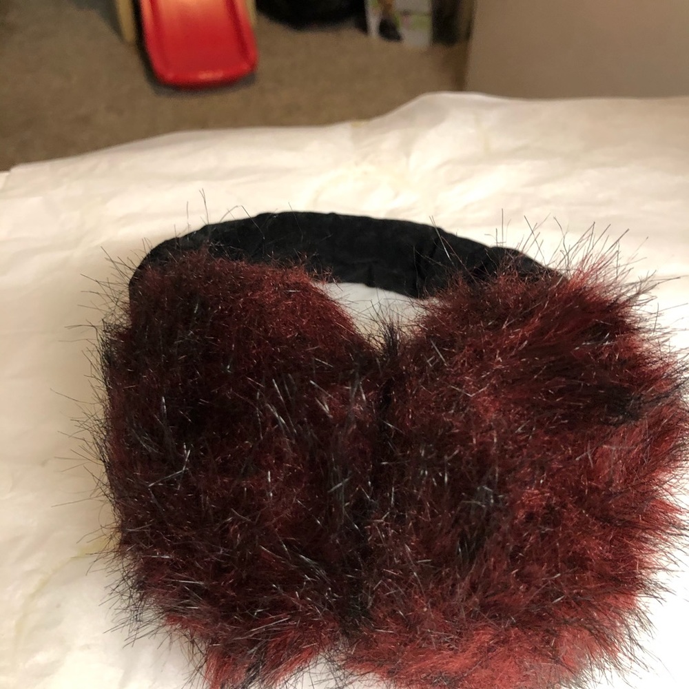 Fur Headphones With No Cable View 2